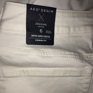 NWT American Eagle White Denim Jeggings